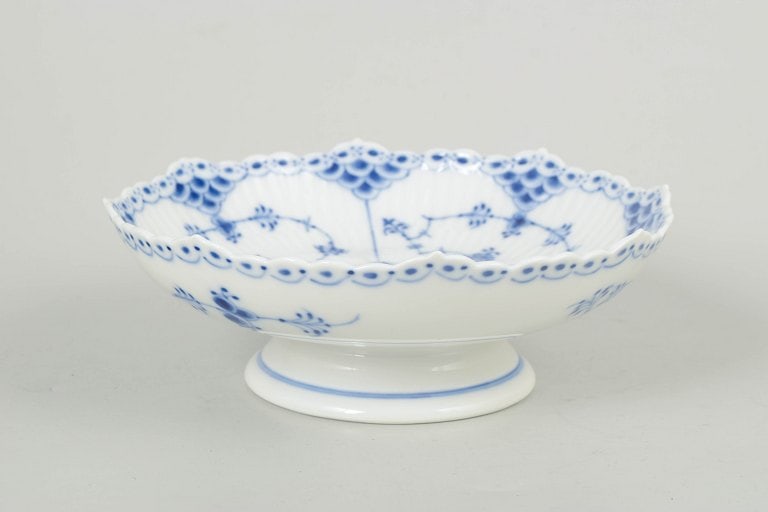 Royal Copenhagen, Denmark. Blue Fluted Half Lace low bowl with cobalt blue floral decoration. Dated: Royal Copenhagen Blue Fluted Half Lace low bowl model 1/511. Elegant low porcelain bowl in Blue Fluted Half Lace with hand-painted cobalt blue floral decoration, pierced lace border and raised foot. F