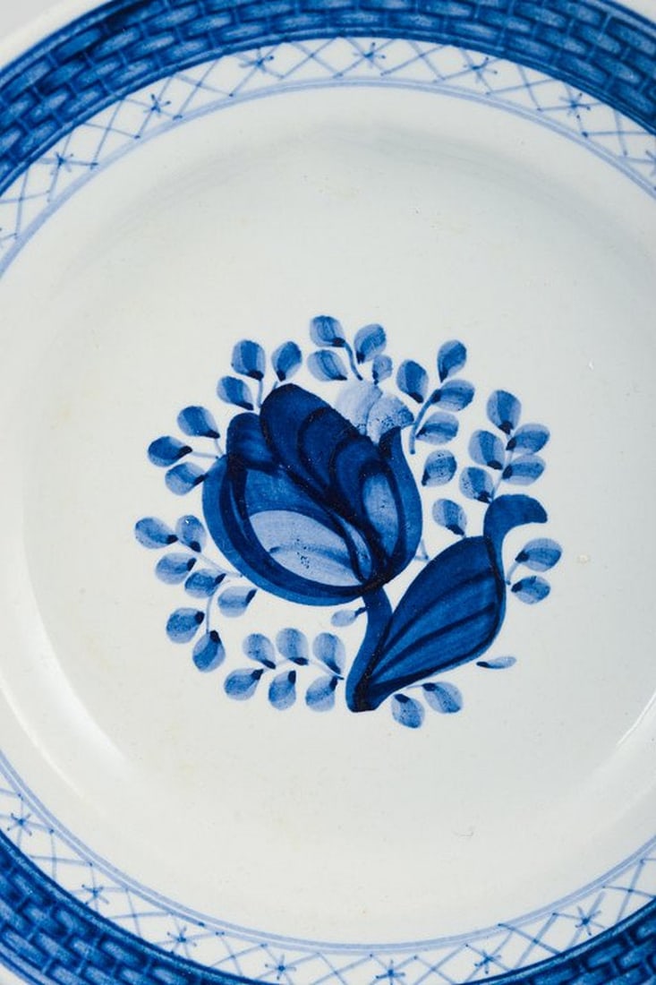 Christian Joachim for Aluminia, Denmark. Tranquebar. 15 plates in light blue faience with dark blue - 3