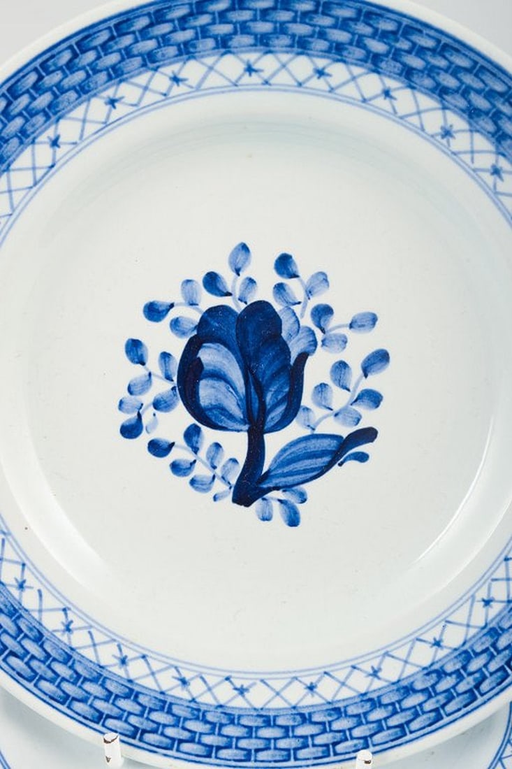 Christian Joachim for Aluminia, Denmark. Tranquebar. 14 light blue faience plates with dark blue - 2