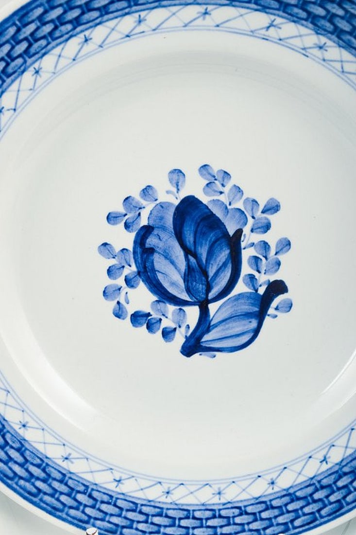 Christian Joachim for Aluminia, Denmark. Tranquebar. 14 light blue faience plates with dark blue - 3