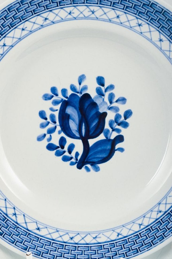 Christian Joachim for Aluminia, Denmark. Tranquebar. 14 light blue faience plates with dark blue - 2