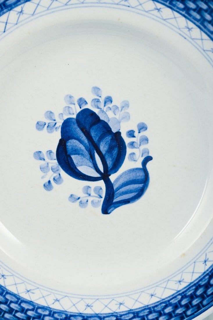 Christian Joachim for Aluminia, Denmark. Tranquebar. 14 light blue faience plates with dark blue - 3