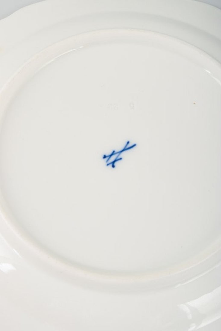 Meissen, Germany. A set of five porcelain plates. Hand-painted with various floral motifs. Mid-20th - 4