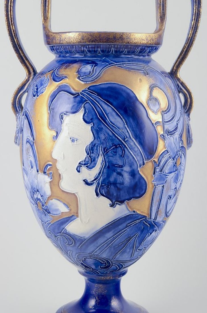 Thomas Forester & Sons, England. Large Art Nouveau earthenware vase with two handles. Early 20th - 2