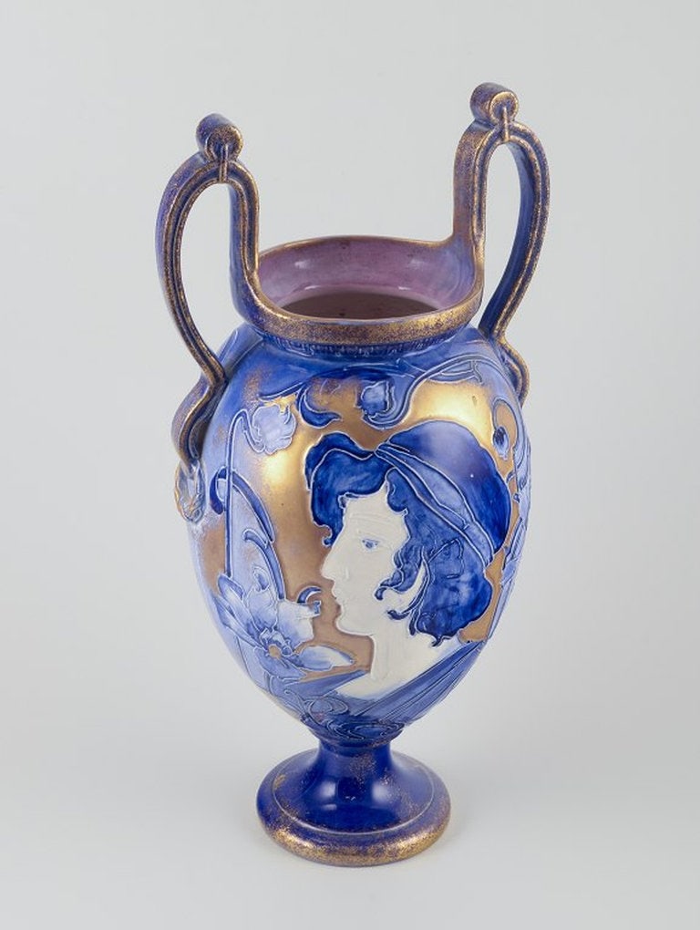 Thomas Forester & Sons, England. Large Art Nouveau earthenware vase with two handles. Early 20th - 3
