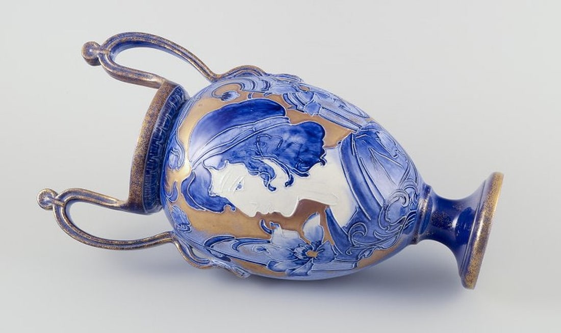 Thomas Forester & Sons, England. Large Art Nouveau earthenware vase with two handles. Early 20th - 7