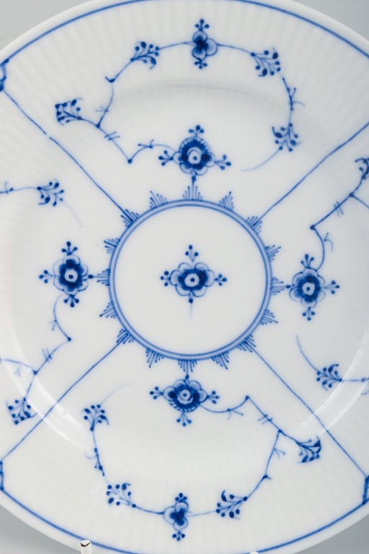 Royal Copenhagen Blue Fluted Plain. Two small porcelain luncheon plates. Circa 1930s. - 3