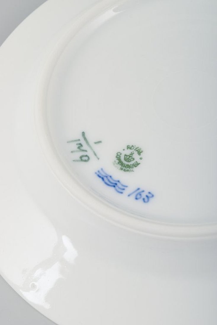 Royal Copenhagen Blue Fluted Plain. Two small porcelain luncheon plates. Circa 1930s. - 4