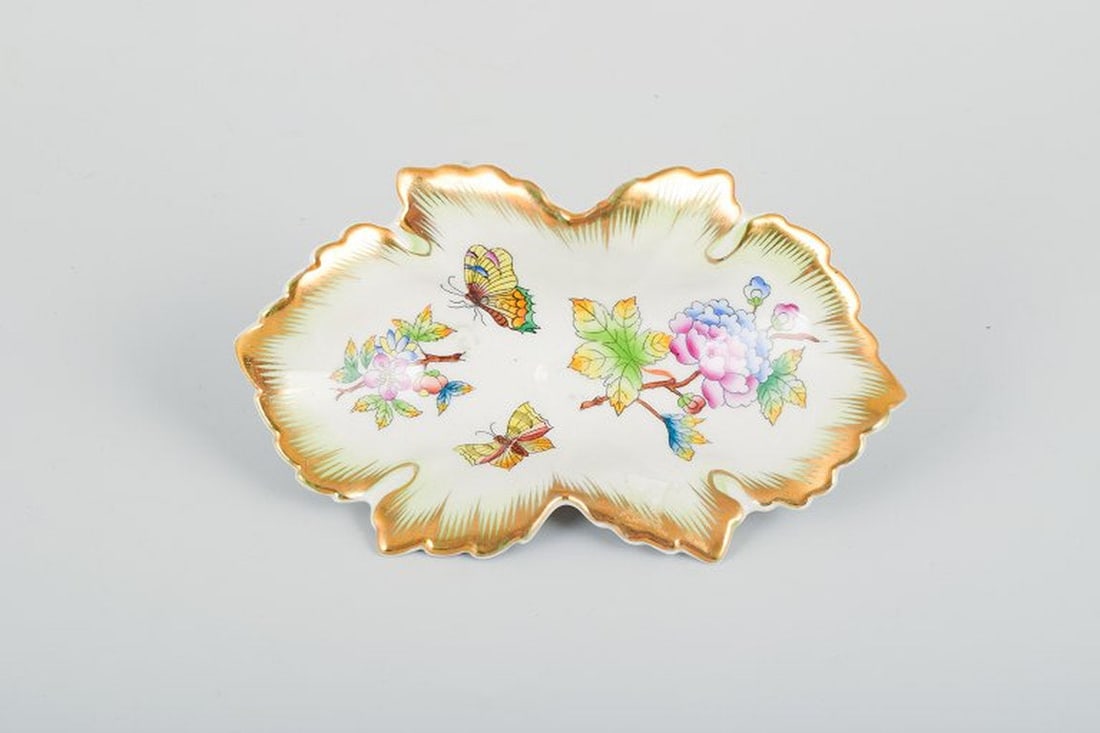 Herend, Hungary. 'Queen Victoria' porcelain bowl. Mid-20th century. - 2