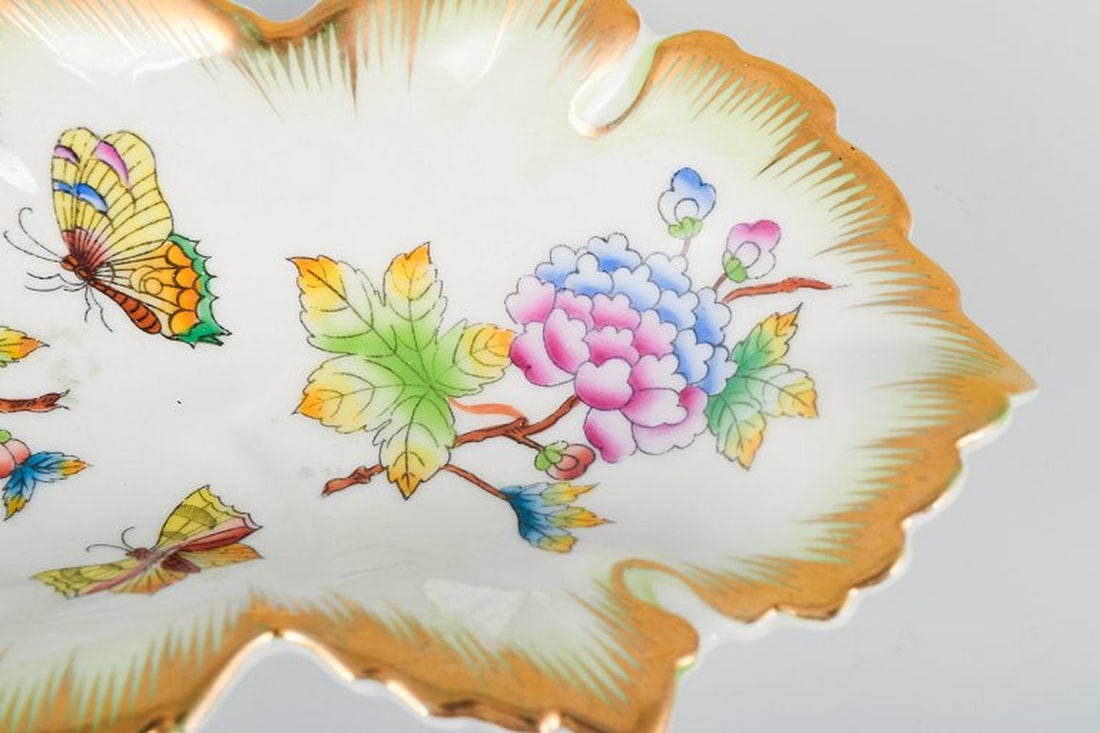 Herend, Hungary. 'Queen Victoria' porcelain bowl. Mid-20th century. - 3