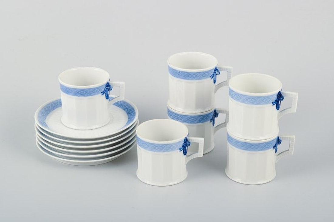 Arnold Krog for Royal Copenhagen Blue Fan. Six porcelain coffee cups with matching saucers. Circa - 2