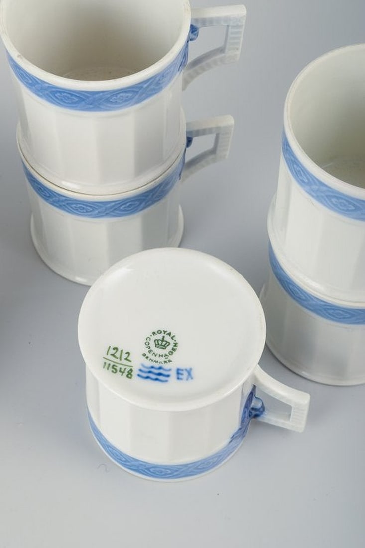 Arnold Krog for Royal Copenhagen Blue Fan. Six porcelain coffee cups with matching saucers. Circa - 4