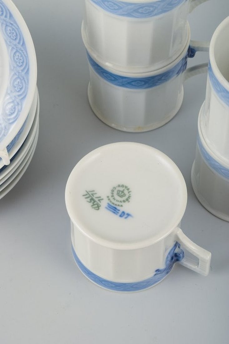 Arnold Krog for Royal Copenhagen Blue Fan. Six porcelain coffee cups with matching saucers. Circa - 4