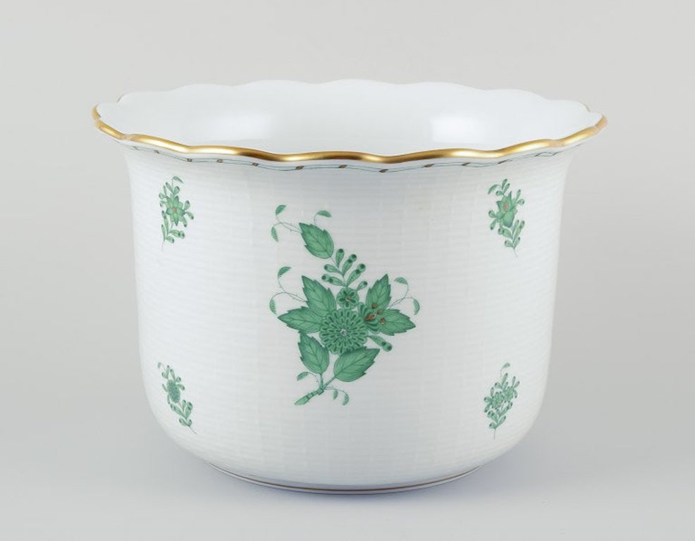 Herend, Hungary. Chinese Bouquet Apponyi Green. Porcelain champagne cooler/large flowerpot. Mid-20th: Herend, Hungary. Chinese Bouquet Apponyi Green, champagne cooler/large porcelain flowerpot. Hand painted with green floral motifs, gold decoration. Model number 7301 Mid 20th century. Perfect conditio