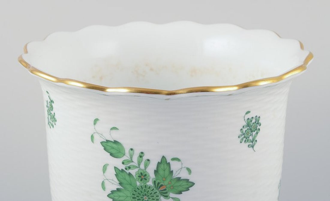Herend, Hungary. Chinese Bouquet Apponyi Green. Porcelain flowerpot. Mid-20th century. - 4