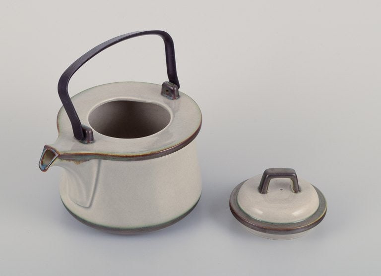 Bing & Grøndahl, "Tema". Stoneware teapot. Cast iron handle. - 6