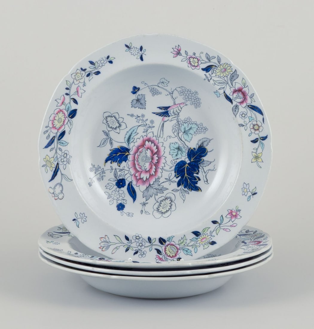 Copeland Spode, England. Four deep plates in faience with flower and bird motifs. Approx. 1930s.: Copeland/Spode, England. Four deep plates in faience. Decorated with flower and bird motifs. Approximately from the 1930s. In perfect condition. Marked. Dimensions: D 24.5 cm x H 3.8 cm.; Copeland/Spo