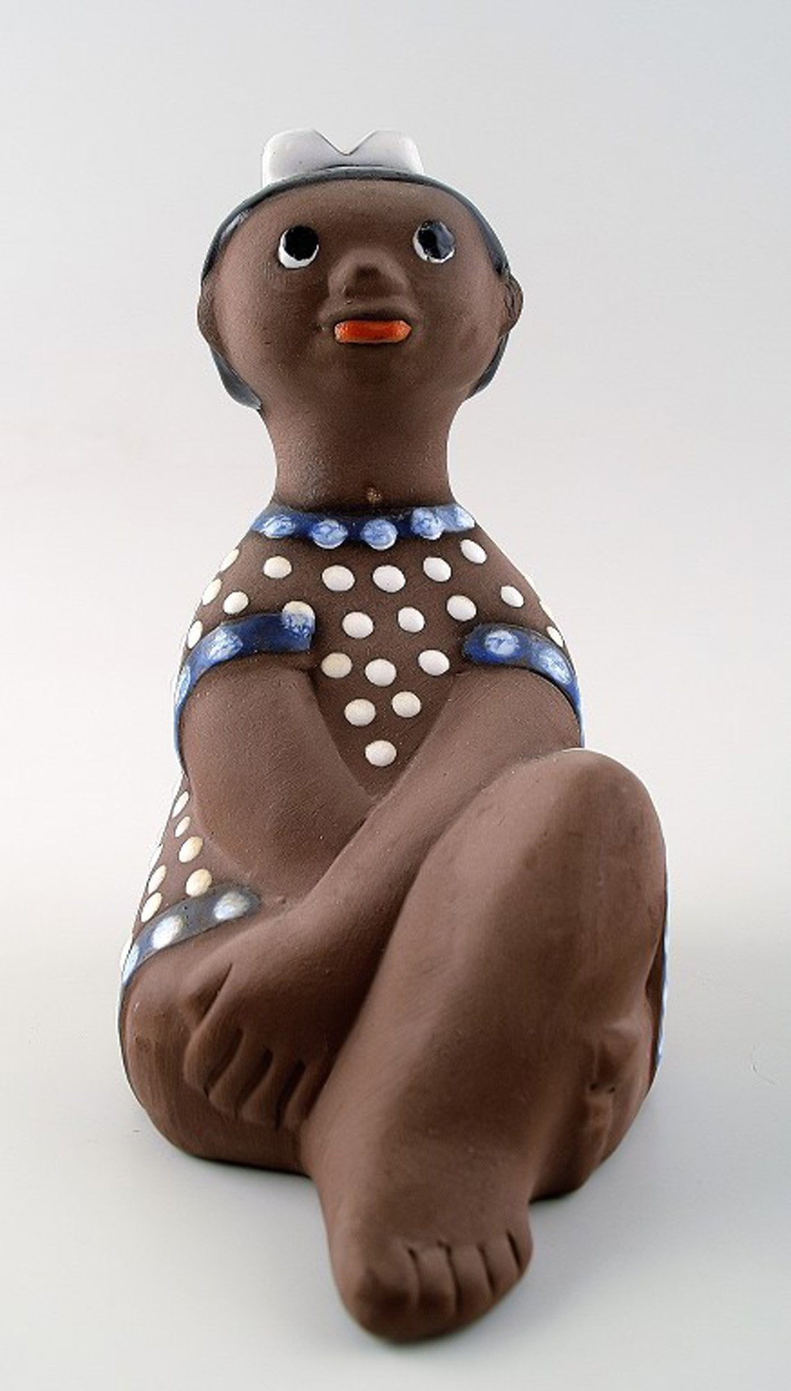 Mari Simulson, Upsala-Ekeby. Signed. girl figure.: Mari Simulson, Upsala-Ekeby. Signed. girl figure, number 7034. In perfect condition. Measures 17 cm.; Mari Simulson, Upsala-Ekeby. Signed. girl figure, number 7034. In perfect condition. Measures 17 c