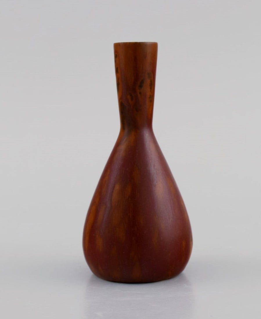 Carl Harry Stålhane (1920-1990) for Rörstrand. Vase in glazed ceramics. Beautiful glaze in: Carl Harry Stålhane (1920-1990) for Rörstrand. Vase in glazed ceramics. Beautiful glaze in reddish brown shades. 1960s. Measures: 10.5 x 5.2 cm. In excellent condition. Stamped. 1st factory 