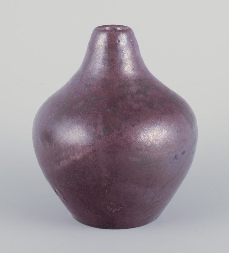 Søren Kongstrand, Danish ceramicist. Ceramic vase in lustre glaze. Ca. 1920.: Søren Kongstrand (1872-1951), Danish ceramicist. Vase in lustre glaze. One of a kind. Dating: Ca. 1920. Signed SK. In perfect condition. Dimensions: H 11.5 cm. x D 10.0 cm. As a ceramicist, S