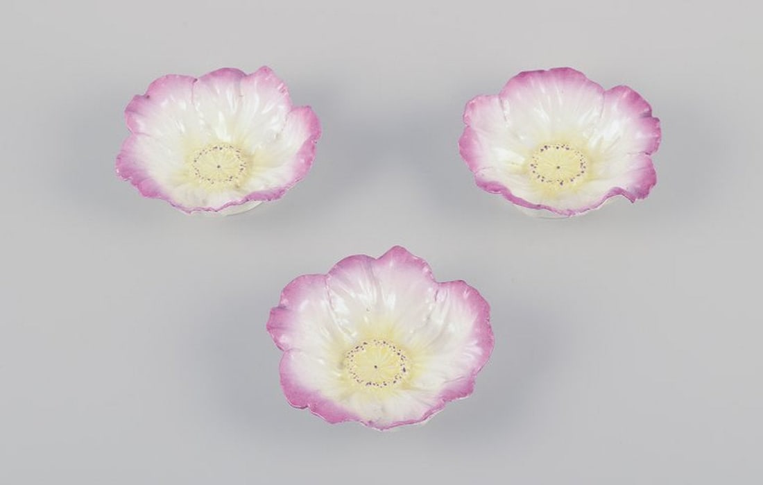 Three small French Art Nouveau bowls in faience. Floral motif. Hand-painted in yellow and pink.: Three small French Art Nouveau bowls in faience. Floral motif. Hand-painted in yellow and pink. Early-20th century. Leaves in relief. Marked with model number. In fine condition, with minimal signs