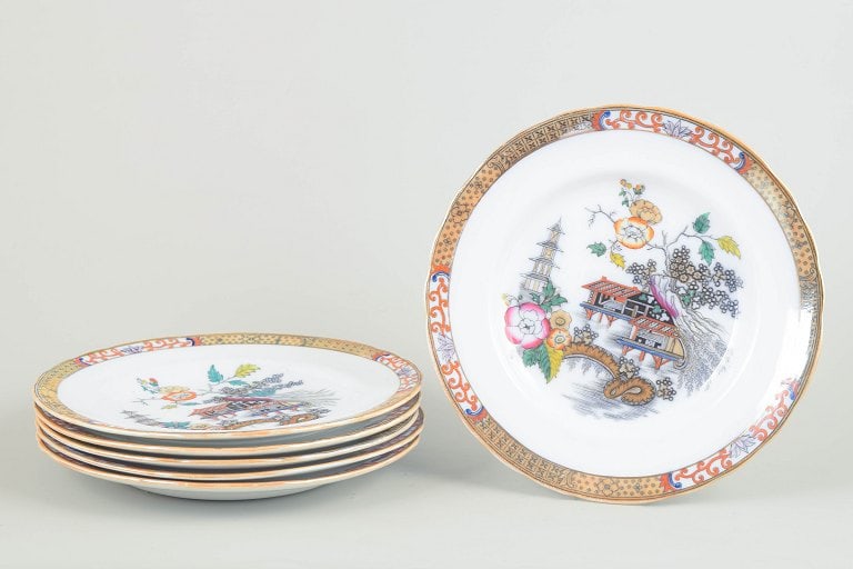Rörstrand Japan series, Sweden. Set of six dinner plates with oriental-inspired decoration. (1 of 4)