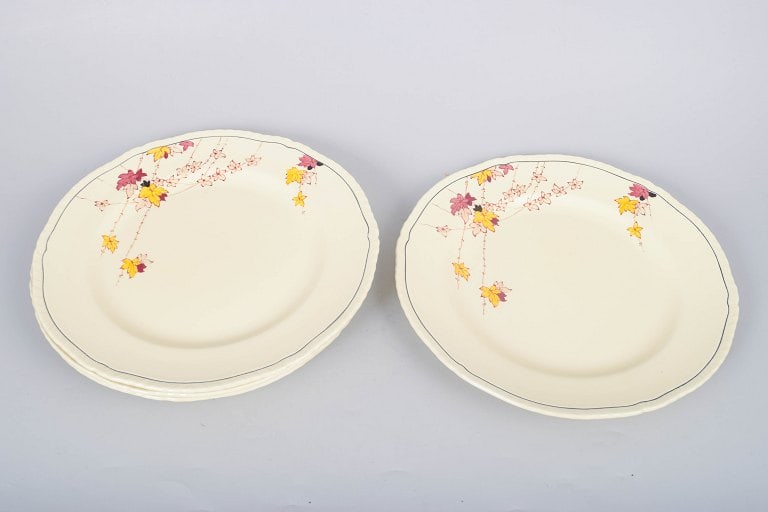 Alfred Meakin, England. Set of four Art Deco faience dinner plates with Rusette decoration. Approx. - 2