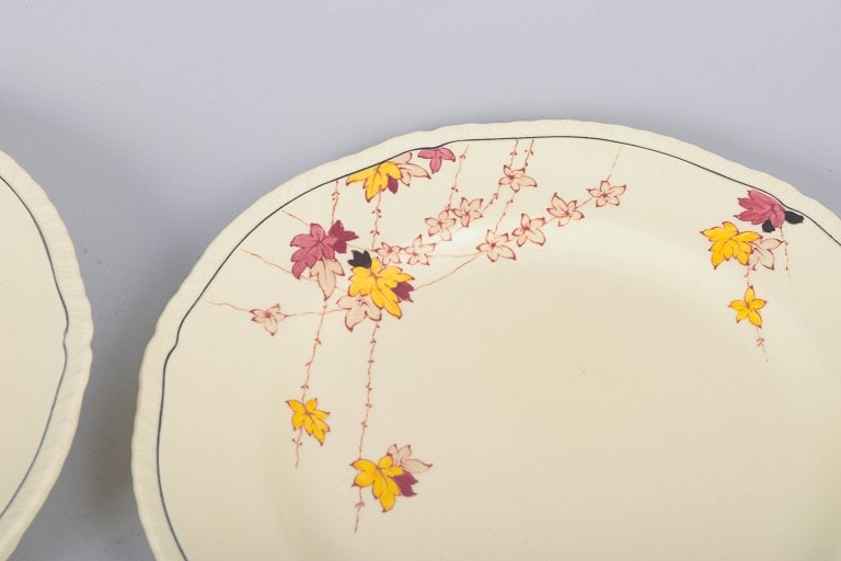 Alfred Meakin, England. Set of four Art Deco faience dinner plates with Rusette decoration. Approx. - 3