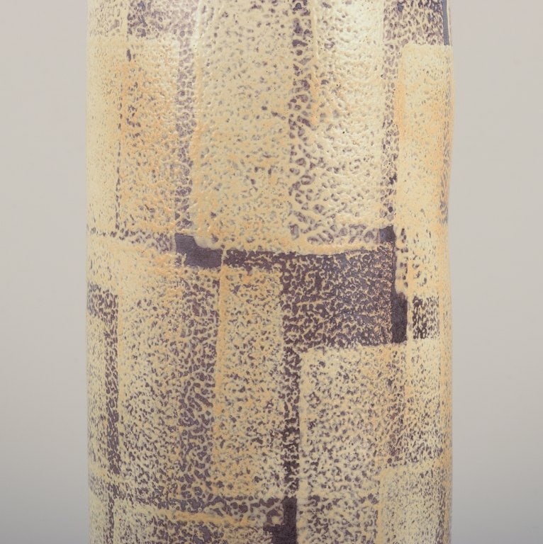 Mari Simmulson for Upsala Ekeby, Sweden. Ceramic vase with geometric pattern in violet and cream - 3