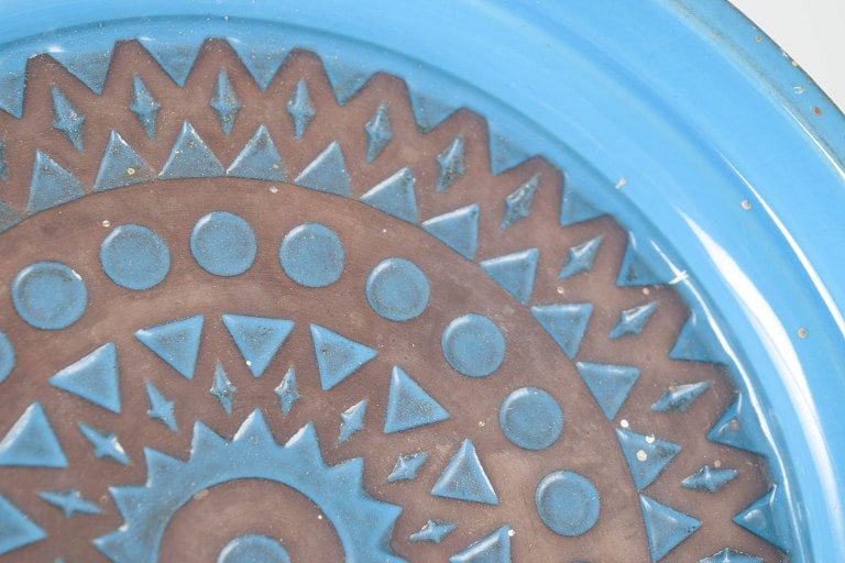 Mari Simmulson for Upsala Ekeby, Sweden. Round turquoise ceramic dish with geometric relief. Approx. - 3