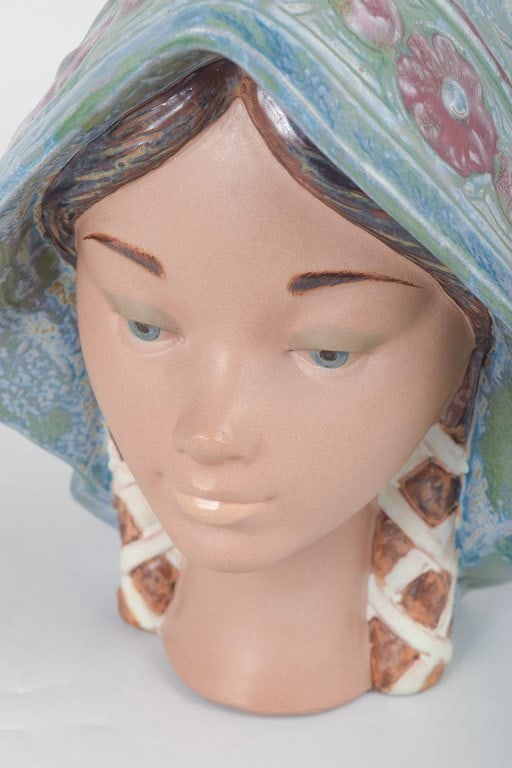 LladrÃ³, Spain. Hand-painted ceramic sculpture, female bust with veil. Approx. 1970s. - 3