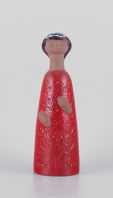 Mari Simmulson, a large unique handmade ceramic sculpture of a woman with deep red glaze.: Mari Simmulson, a large unique handmade ceramic sculpture of a woman. Deep red glaze. From the 1960s. In perfect condition. Signed. Dimensions: H 29.5 cm x D 9.7 cm. Reserve: $392.00 Shipping: Domesti