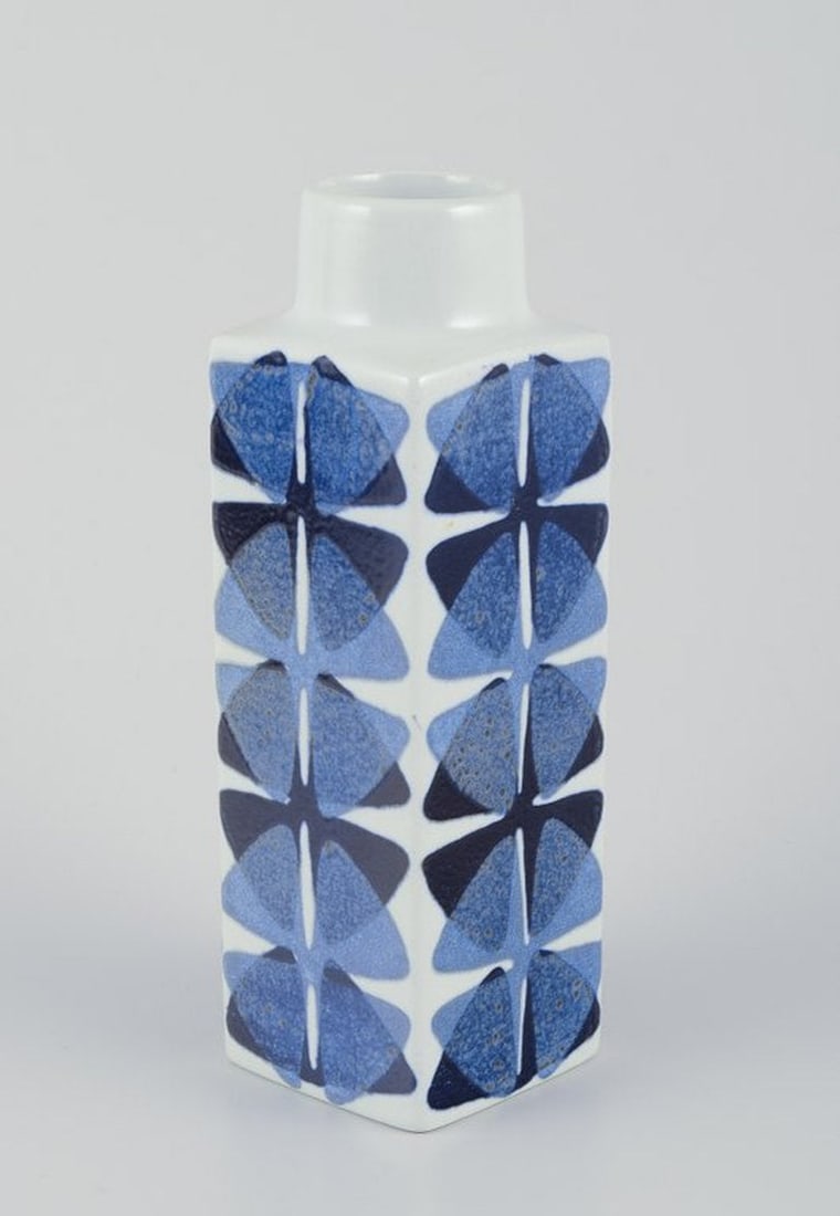 Ellen Malmer for Royal Copenhagen. Square 'Baca' vase in earthenware. 1969-1974.: Ellen Malmer for Royal Copenhagen. Square "Baca" vase in earthenware. Glaze in blue tones on a light base. Model: 661-3455 Date: 1969-1974. Marked. First factory quality. In perfect condition.