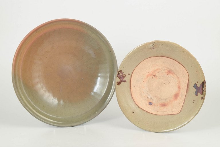 China. Two ceramic dishes with celadon glaze from Longquan. Qing dynasty. (1 of 4)