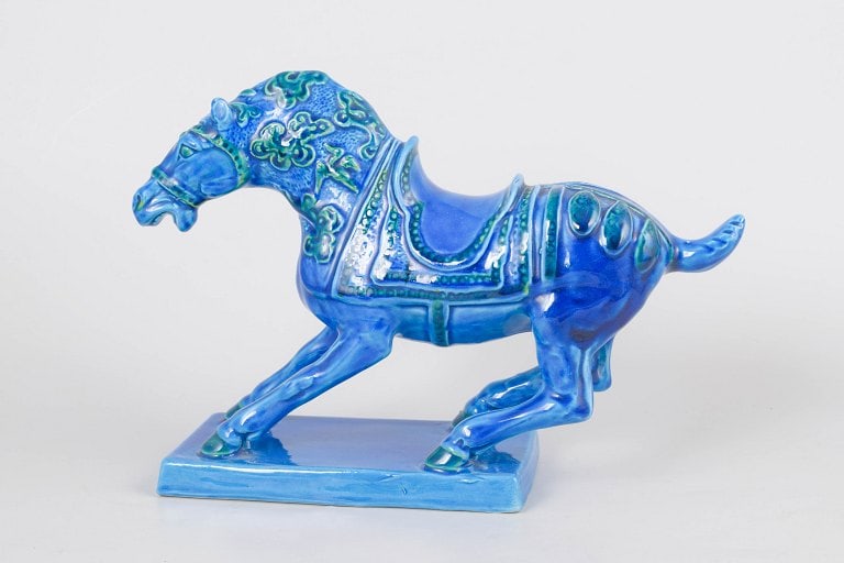 Aldo Londi for Bitossi, Italy. Large azure blue ceramic horse sculpture with textured surface.: Aldo Londi for Bitossi, large azure blue horse sculpture. Horse sculpture in ceramic with Bitossiâ€™s characteristic azure blue glaze and textured surface, produced in the 1970s. Orig