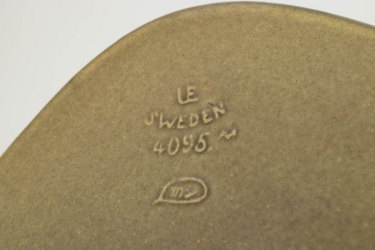 Mari Simmulson for Upsala Ekeby, Sweden. Stoneware large dish with rounded corners in brown and blue - 5