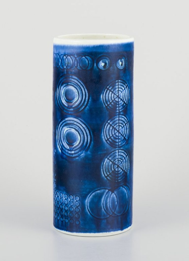 Olle Alberius for Rörstrand, Sweden. 'Sarek' ceramic vase in modernist design with circles.: Olle Alberius for Rörstrand. "Sarek" ceramic vase in modernist design with circles. Blue glaze. Hand-painted. Mid-20th century. Marked. Excellent condition. Dimensions: H 22.0 cm x D 9.0 cm.