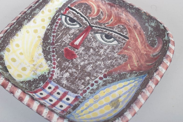 Mari Simmulson for Upsala Ekeby, Sweden. Square stoneware decorative dish with cubist female - 3