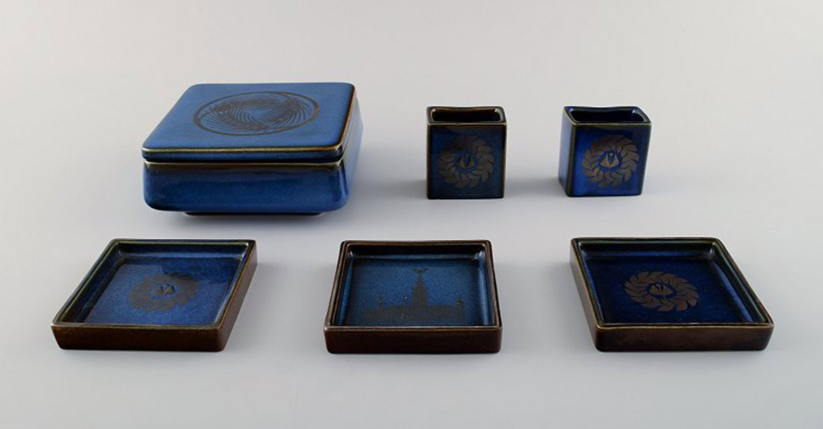 Sven Jonson, Gustavsberg 6 different items, stoneware.: Sven Jonson, Gustavsberg 6 different items, stoneware. 1960s. Measures: Covered jar 13.5 cm. x 5.5 cm. Beautiful blue glaze. Perfect condition, 1st. assortment.; Sven Jonson, Gustavsberg 6 different