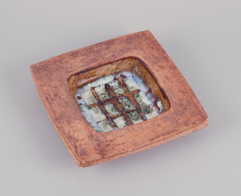 Curt Magnus Addin, own workshop, Swedish ceramic artist. Large square bowl with an abstract design.: Curt Magnus Addin, own workshop, Swedish ceramic artist. Large square bowl with an abstract design. From the 1970s. Marked and signed. In excellent condition with a minor chip on the lower part of