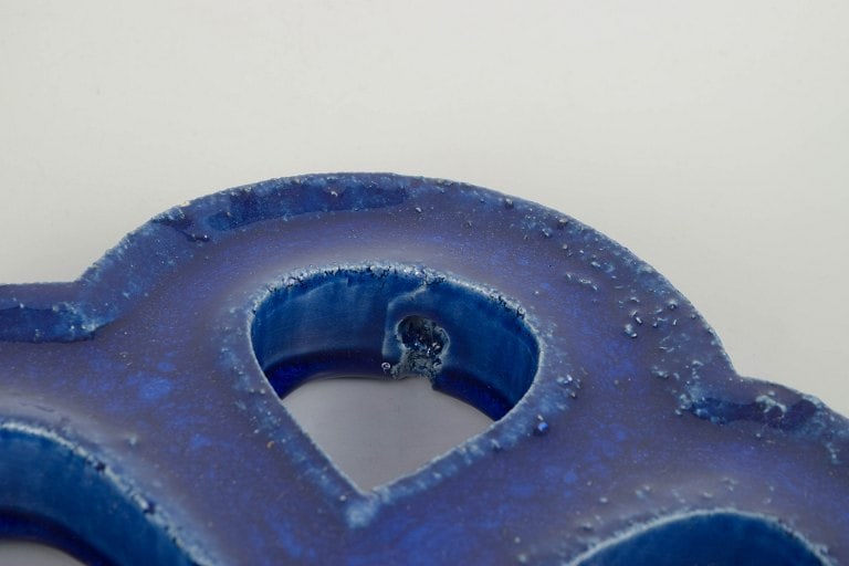 Gustavsberg, Sweden. Stoneware wall relief with hanging hole in four-lobed form and blue glaze. - 3