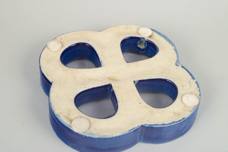 Gustavsberg, Sweden. Stoneware wall relief with hanging hole in four-lobed form and blue glaze. - 4