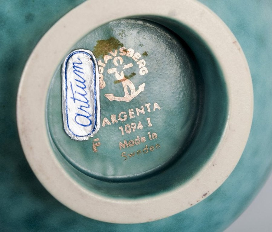 Wilhelm Kåge for Gustavsberg, Sweden. Three small ceramic bowls from the 'Argenta' series. Mid - 8