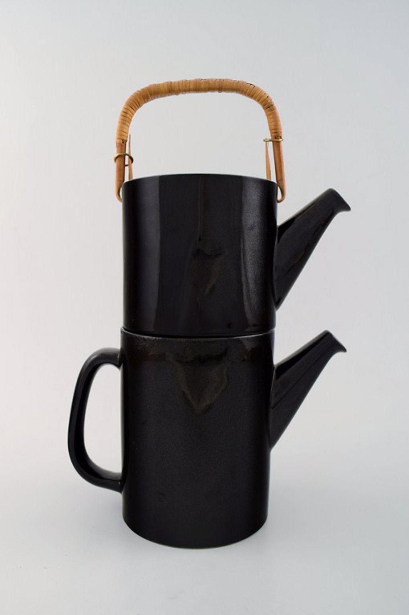 Rare 2-piece teapot, "LA Colorado" design Stig Lindberg, Gustavsberg.: Rare 2-piece teapot, "LA Colorado" design Stig Lindberg, Gustavsberg. Stamped. Height with handle 30 cm. In perfect condition.; Rare 2-piece teapot, "LA Colorado" design Stig Lindberg, Gustavsberg. St