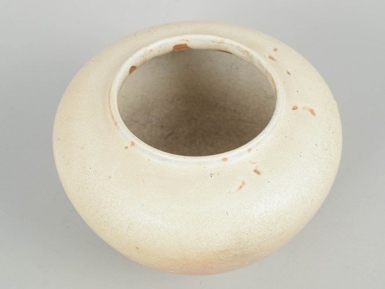Carl Halier for Royal Copenhagen, Denmark. Rounded stoneware jar in light tones with pink hues. - 2