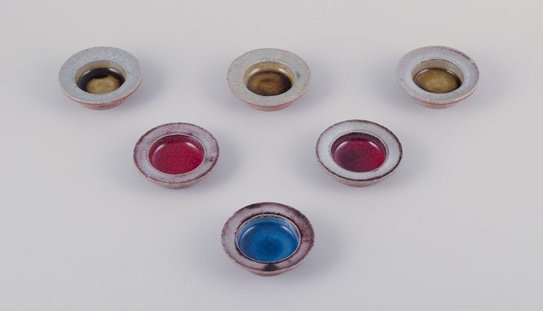 Nils Kähler for Kähler, Denmark. A set of six small stoneware bowls in various colors.: Nils Kähler for Kähler. A set of six small stoneware bowls. Hand-glazed in various colors. 1960s/70s. Marked. Perfect condition. Dimensions: D 7.0 cm x H 2.0 cm. Nils Kähler (1881-1958)