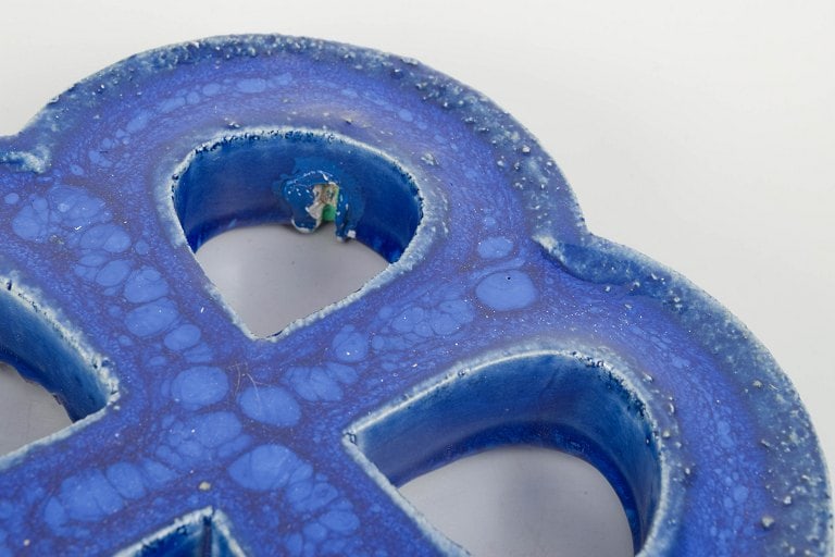 Gustavsberg, Sweden. Stoneware wall relief with hanging hole in four-lobed form and blue glaze. - 3