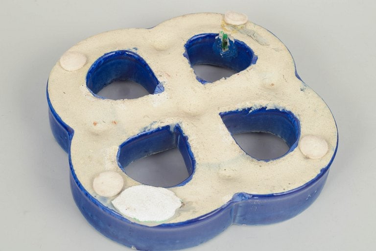 Gustavsberg, Sweden. Stoneware wall relief with hanging hole in four-lobed form and blue glaze. - 4