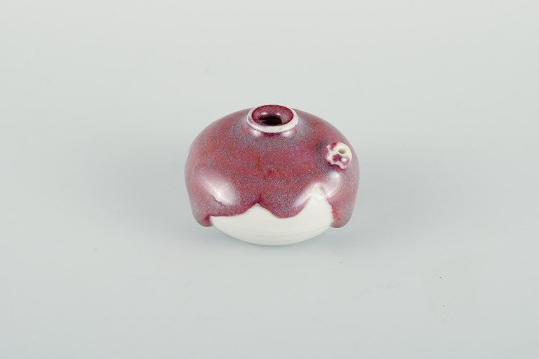 Swedish studio potters, seven miniature vases, jugs and snail shells etc. Late 1900s. - 3