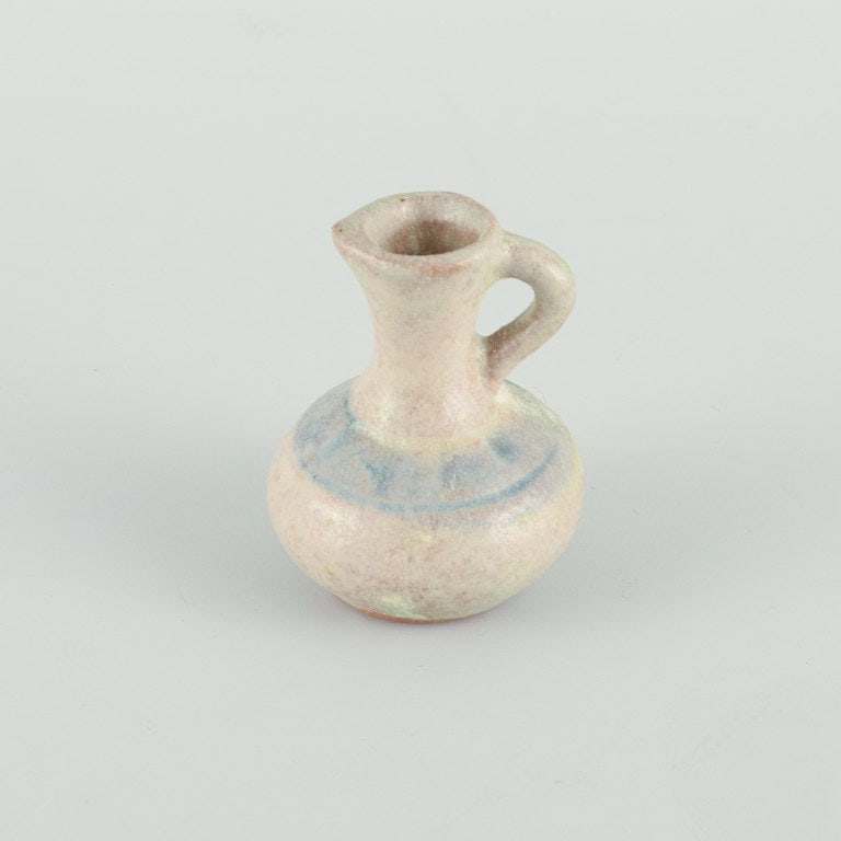 Swedish studio potters, seven miniature vases, jugs and snail shells etc. Late 1900s. - 4